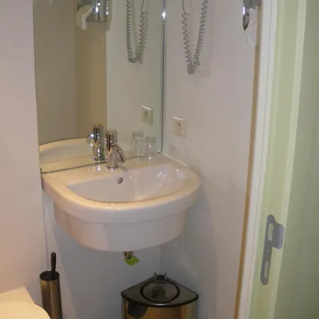 Amaryllis Hotel 3*